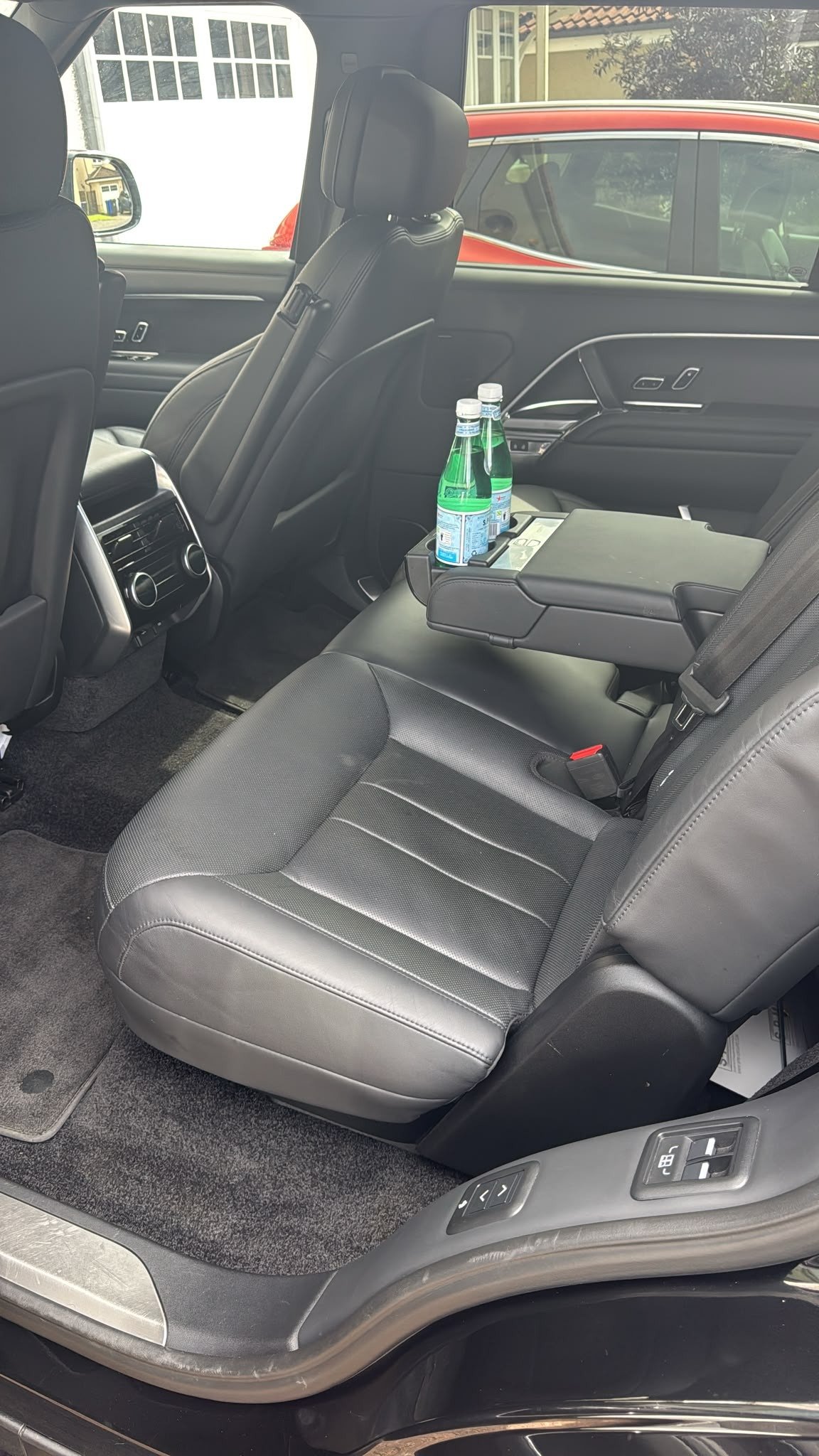 Apex Noir Executive vehicle